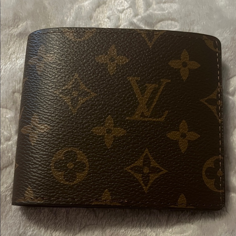 NEW men’s Monogram Canvas Bi-Fold Wallet in Brown and Tan